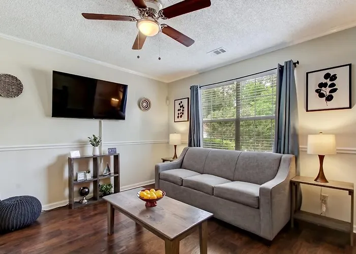 Covered Patio & Fenced Yard Lovely In Laurelwood
