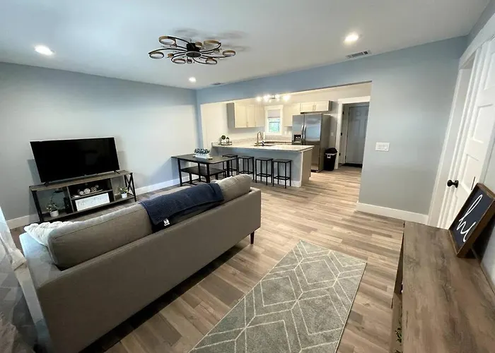Cozy Savannah 5Br Home