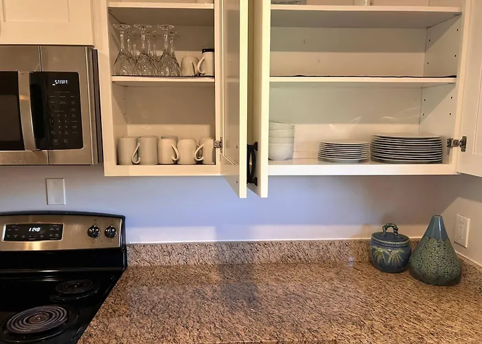 Garden City Delight-Less Than 5 Miles From Downtown!