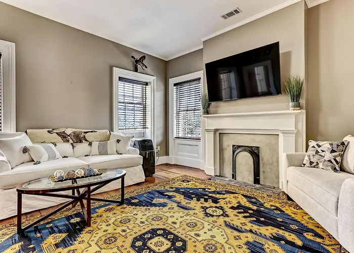 23 E York Street Unit 2