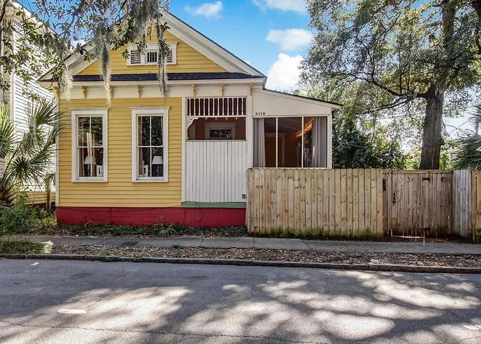 Cottage At Thomas Square