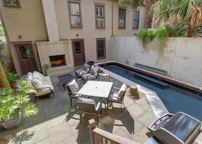 Southern Elegance Carriage House