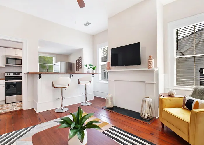 Comfortable Executive Rental By The Park Heated Pool Access 1395