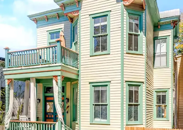 Victorian Home By Forsyth Park