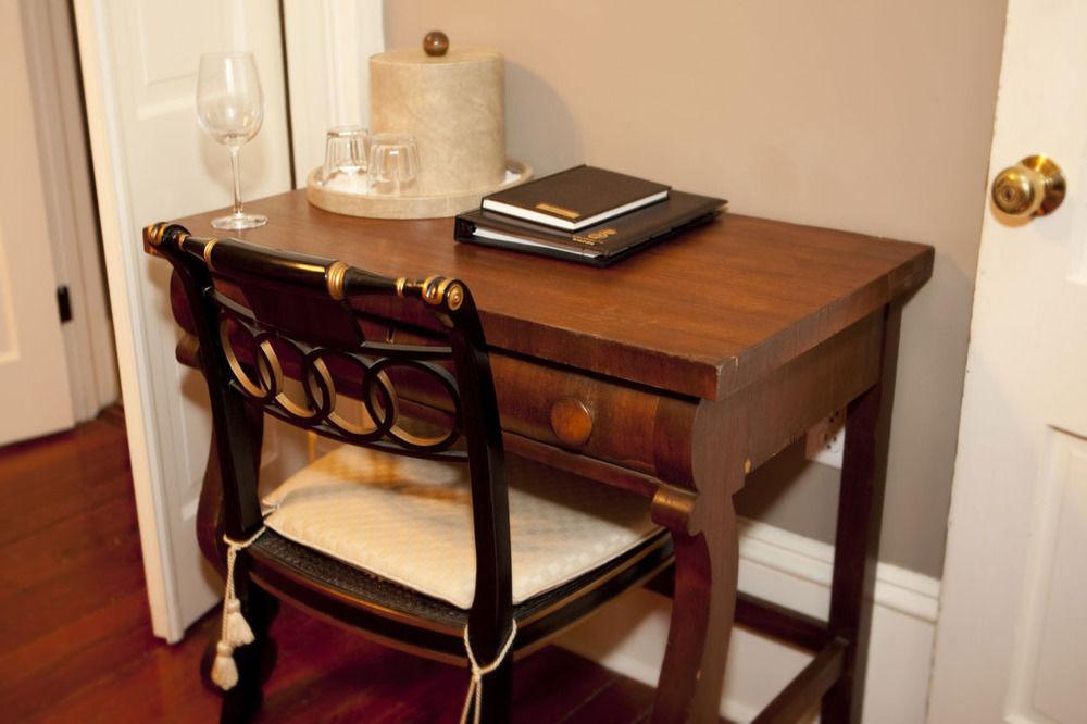 Dresser Palmer House Bed & Breakfast