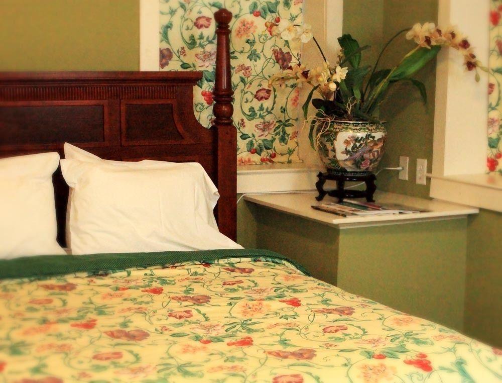Dresser Palmer House Bed & Breakfast Savannah