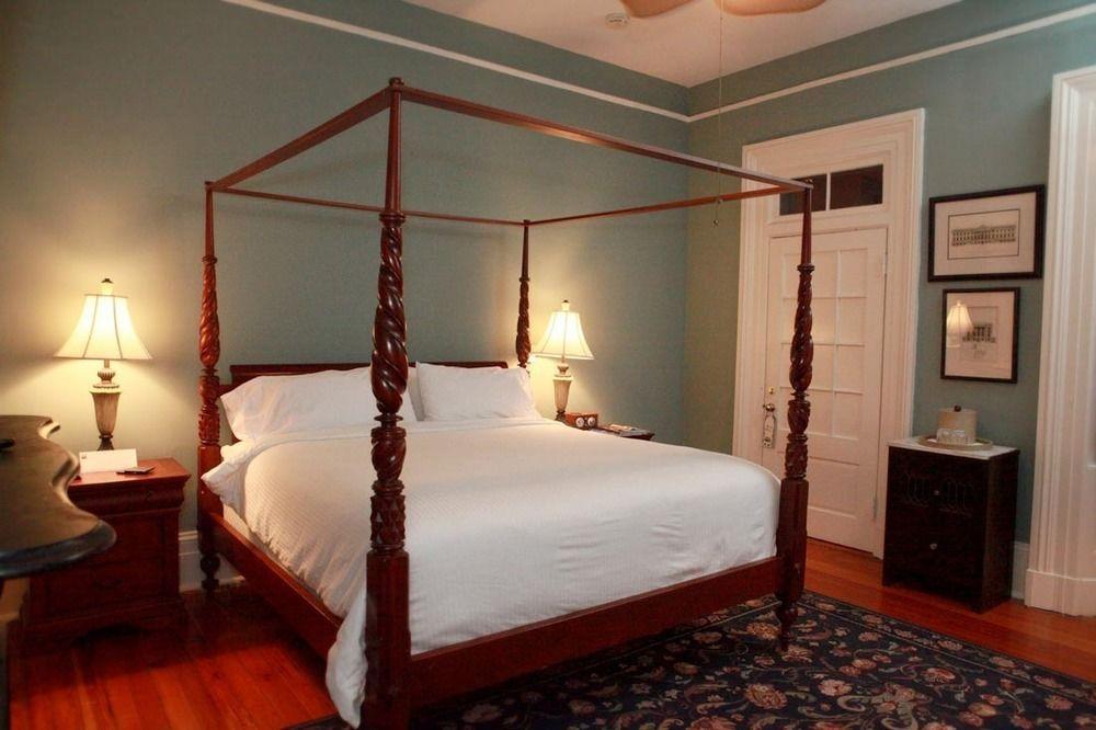 Dresser Palmer House Bed & Breakfast