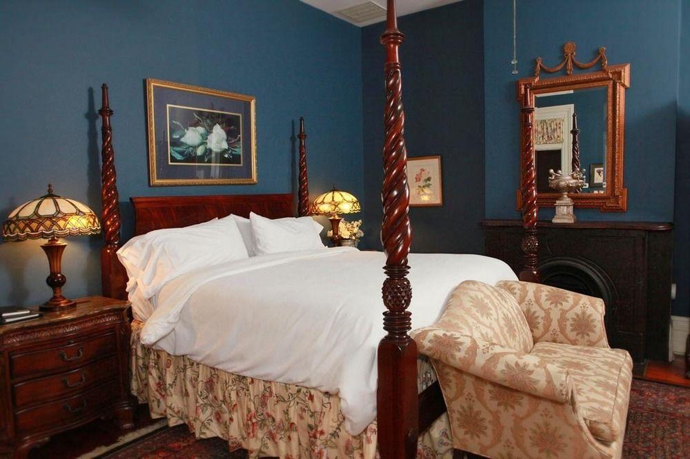 Dresser Palmer House Bed & Breakfast