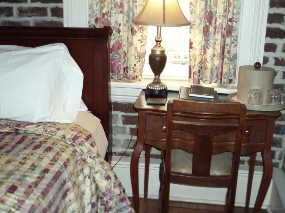 Dresser Palmer House Bed & Breakfast Savannah