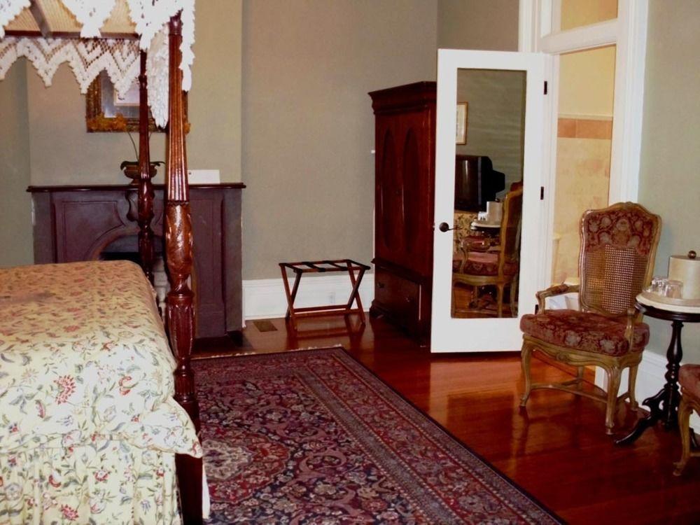 Bed & Breakfast Dresser Palmer House Savannah