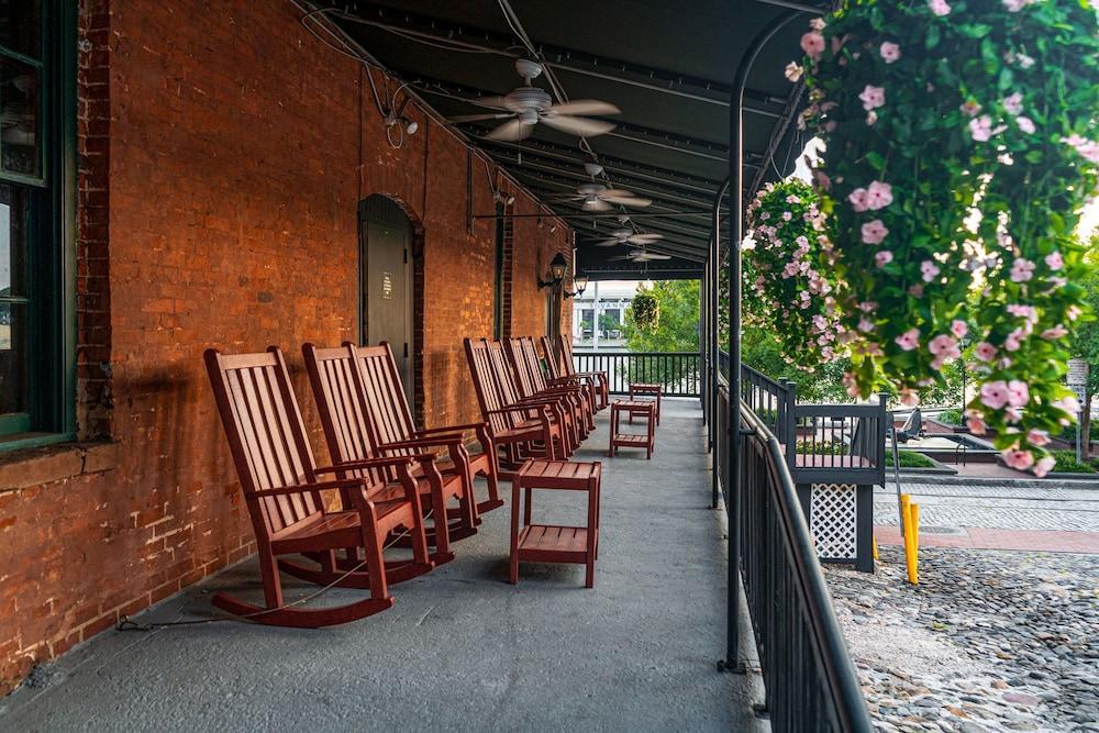 River Street (adults Only) Savannah