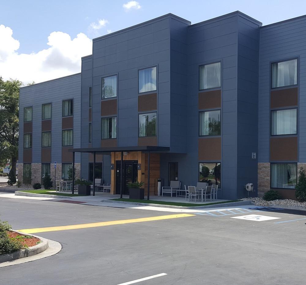 Hotel Country & By Radisson, Midtown, Ga Savannah