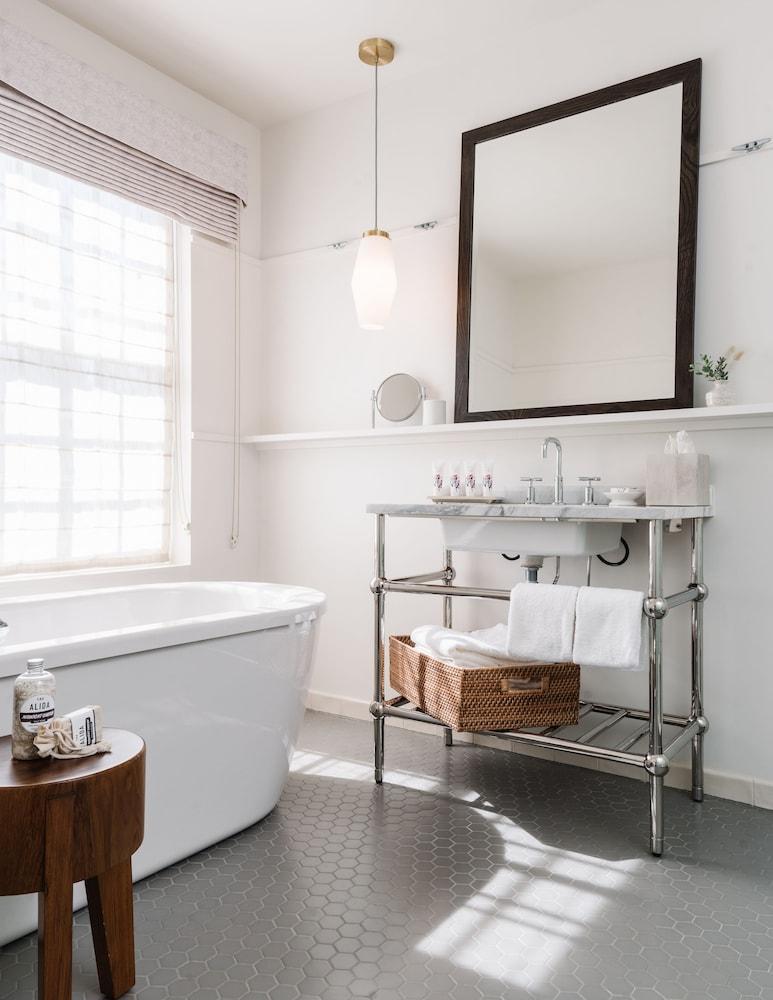 The Alida, Savannah, A Tribute Portfolio 5*