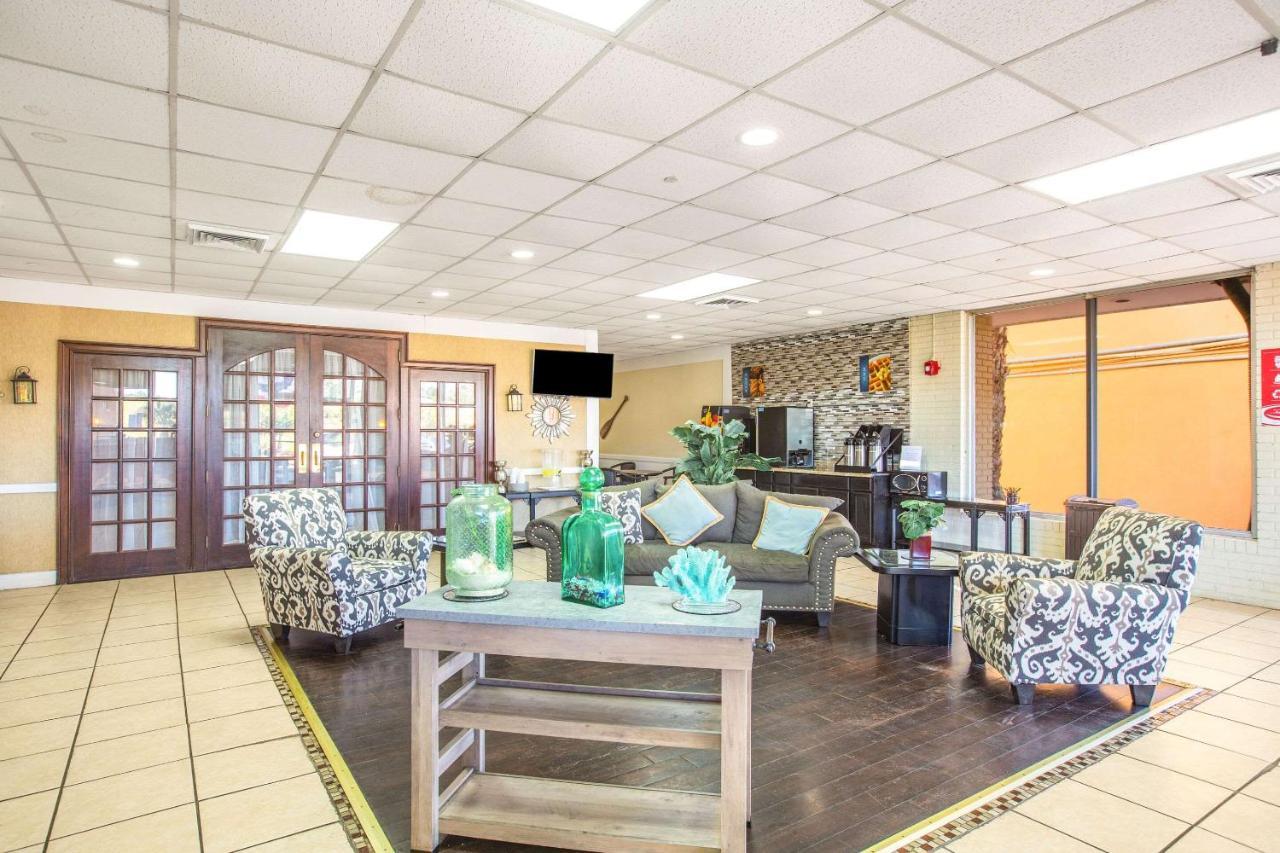 Econo Choice I-95 Gateway Hotel 3*