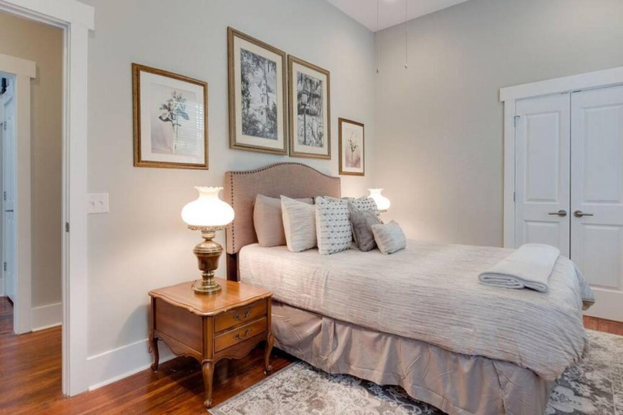 111 Waldburg Street Beautifully Renovated Historic 5 Bedroom 5 Bath Bed & Breakfast *