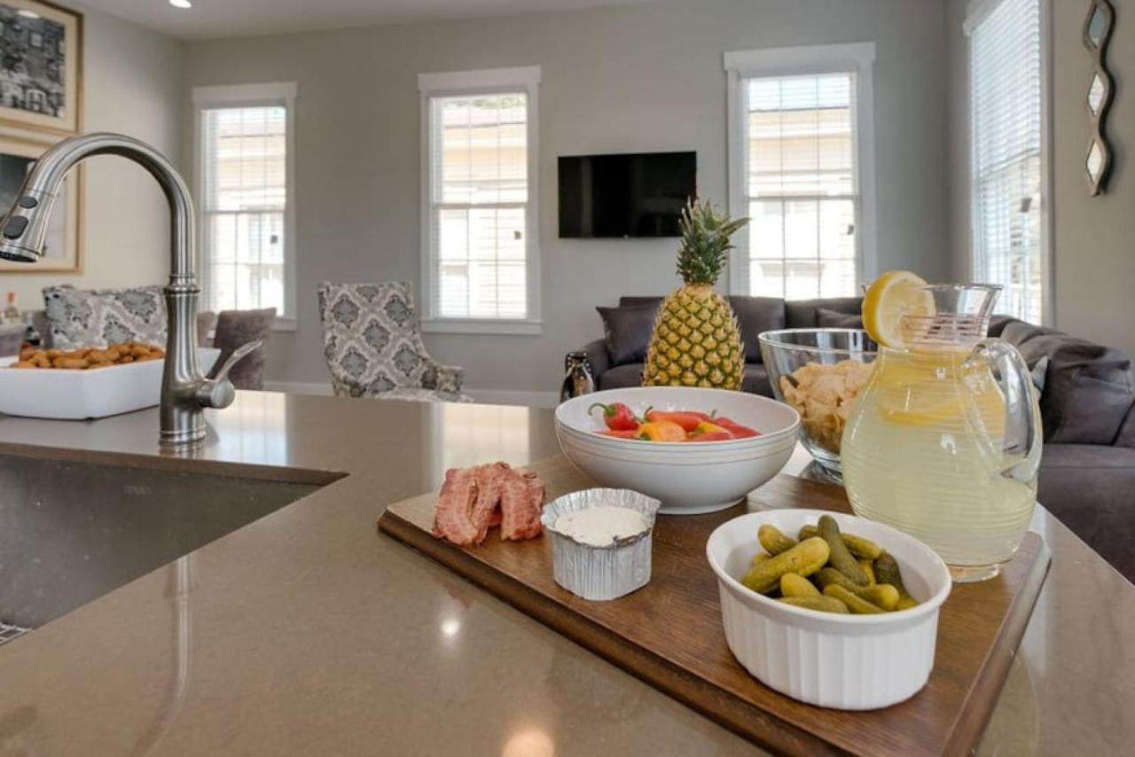 111 Waldburg Street Beautifully Renovated Historic 5 Bedroom 5 Bath Savannah