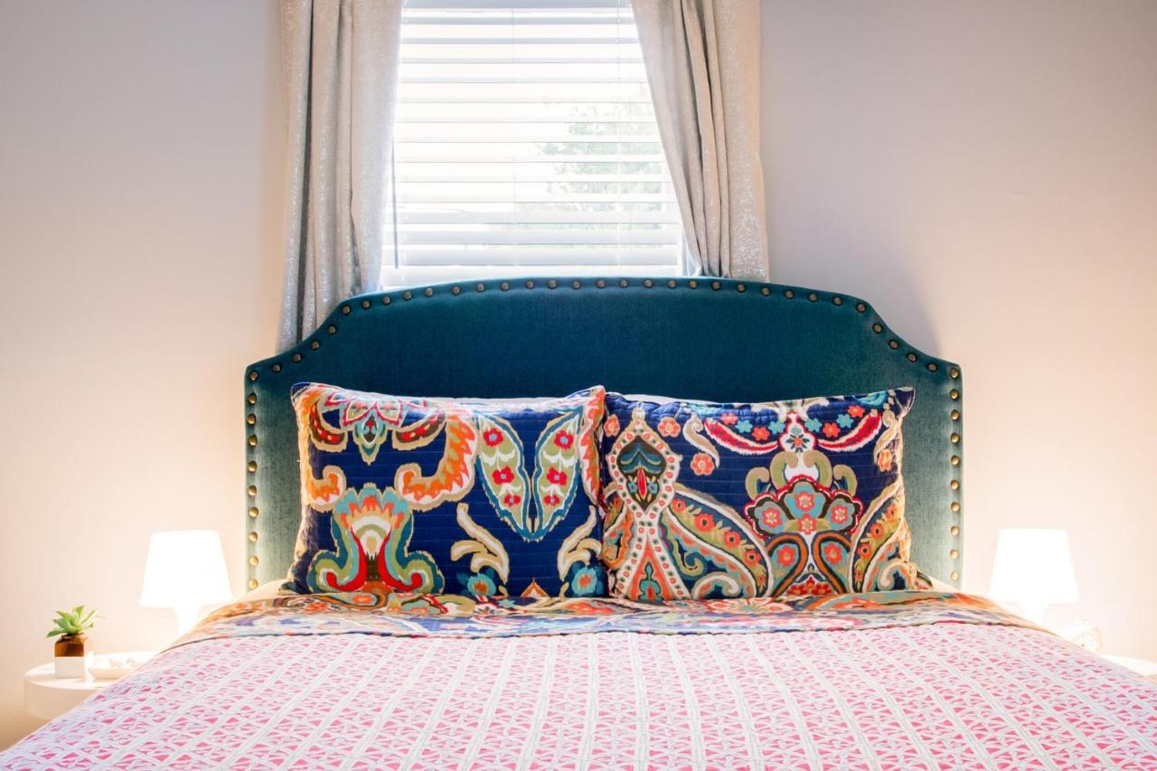 Hostess Nest - Historic