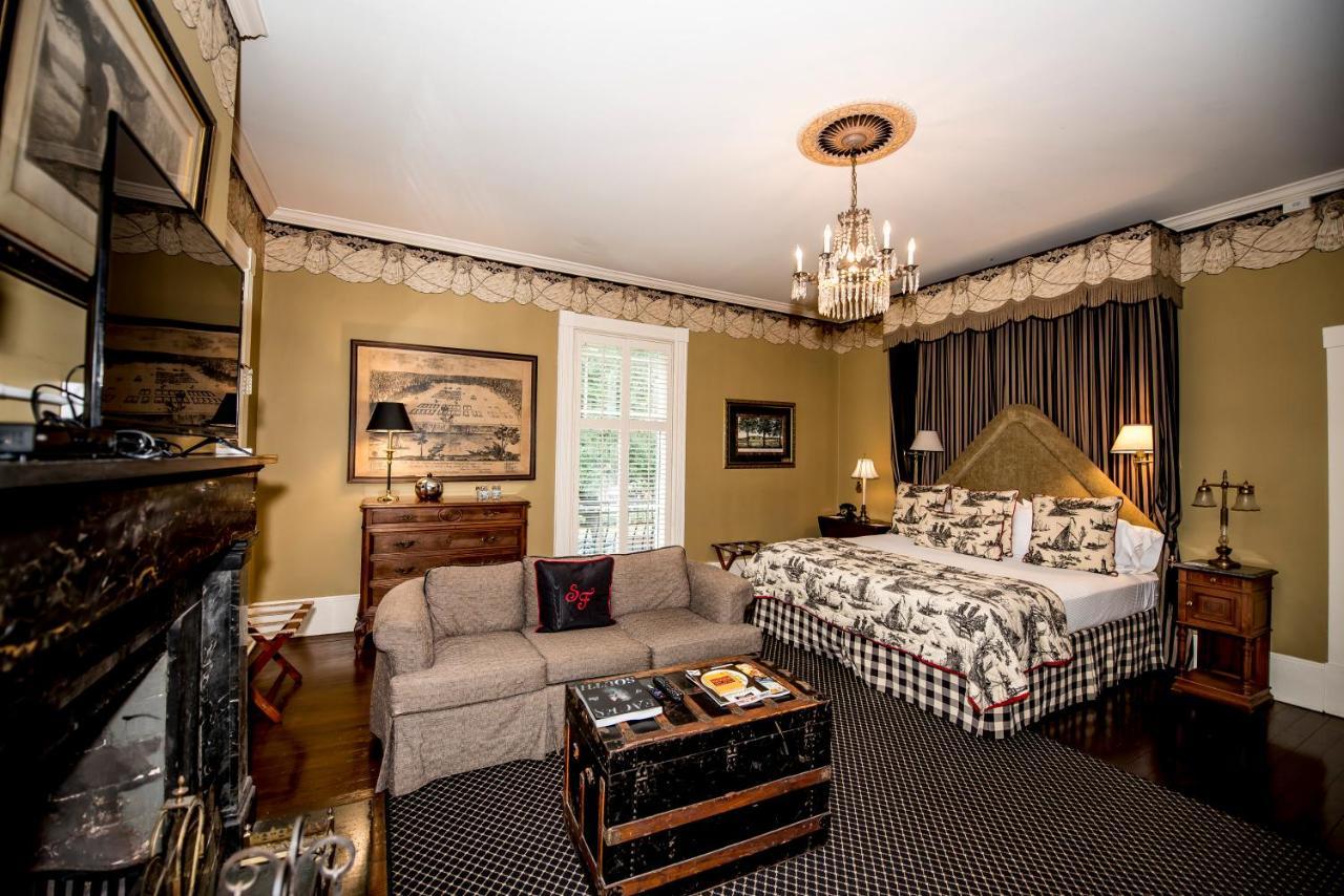 Ballastone Hotel