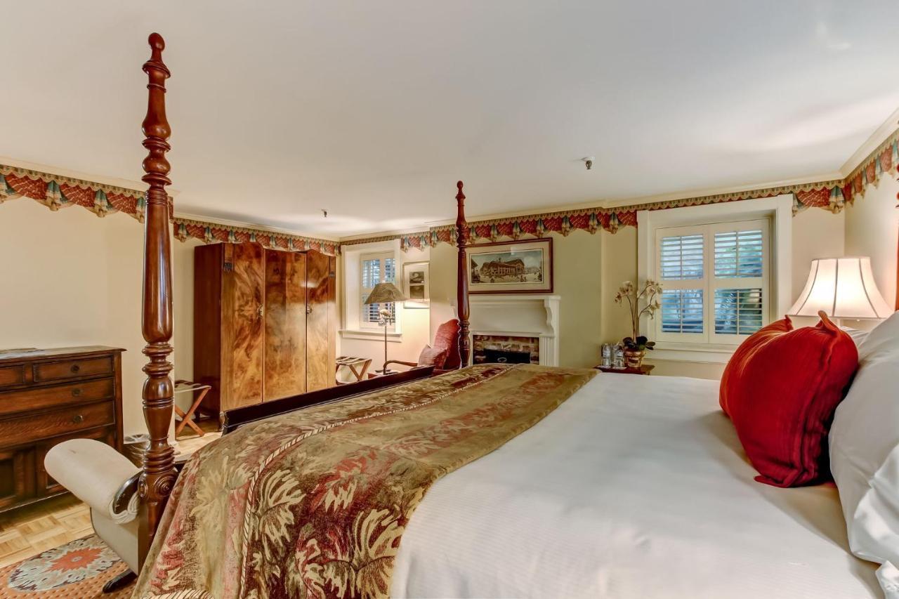 Ballastone Hotel