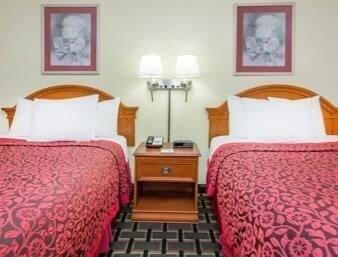 Red Roof - Southside/midtown Motel 2*