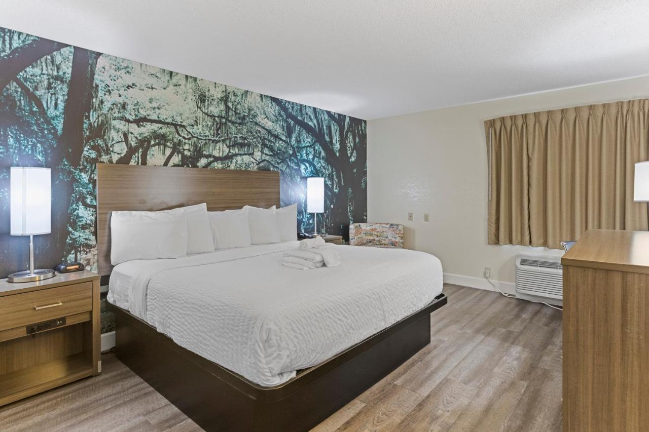 Clarion Pointe Savannah Gateway I-95 Georgetown