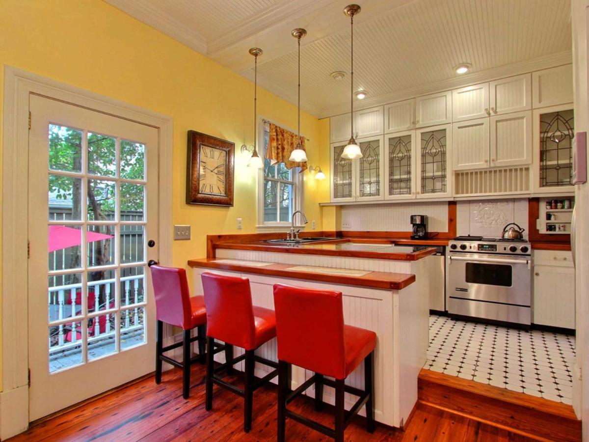 Washington Square Manor * Savannah