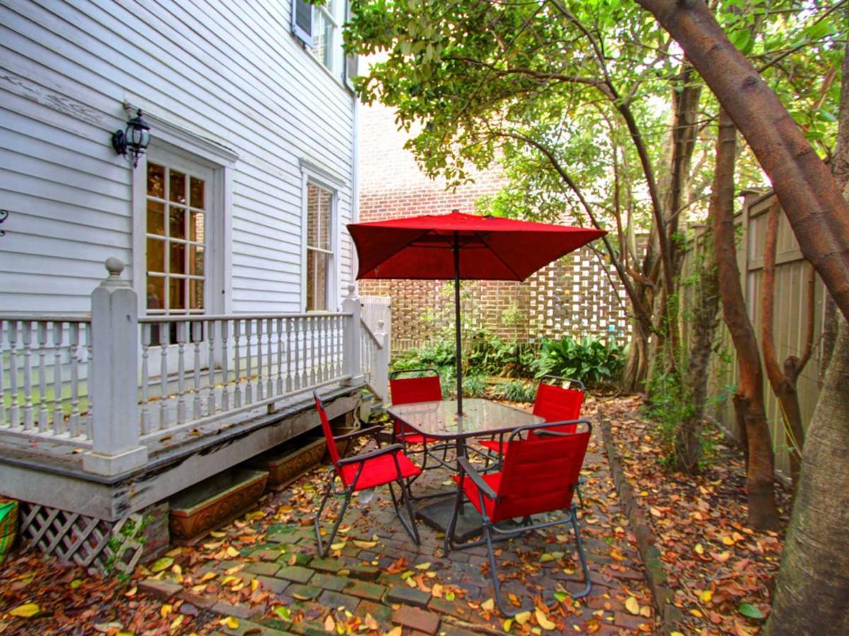 Washington Square Manor Holiday home Savannah