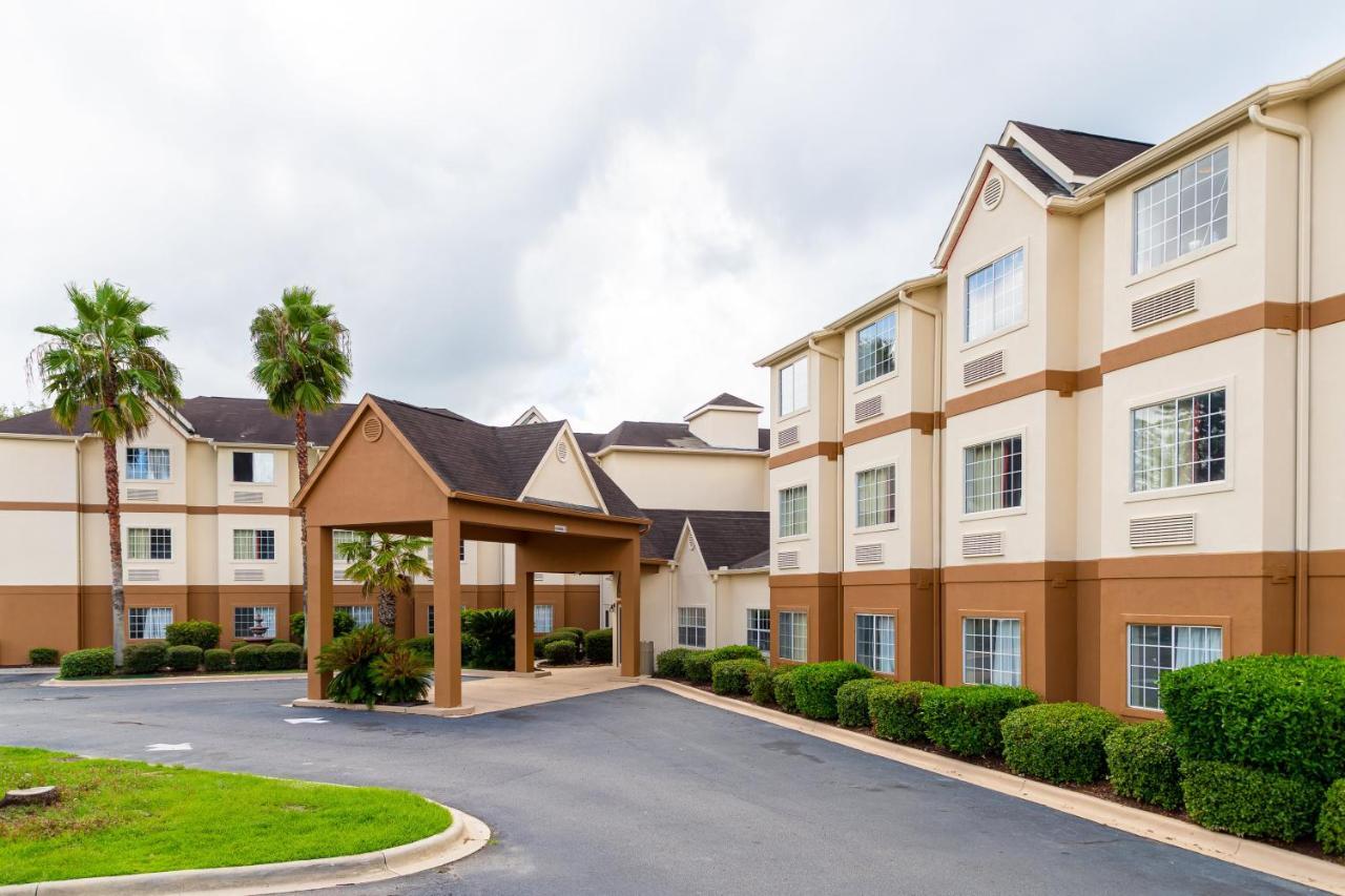 Red Roof Plus+ & - I-95 Hotel 3*