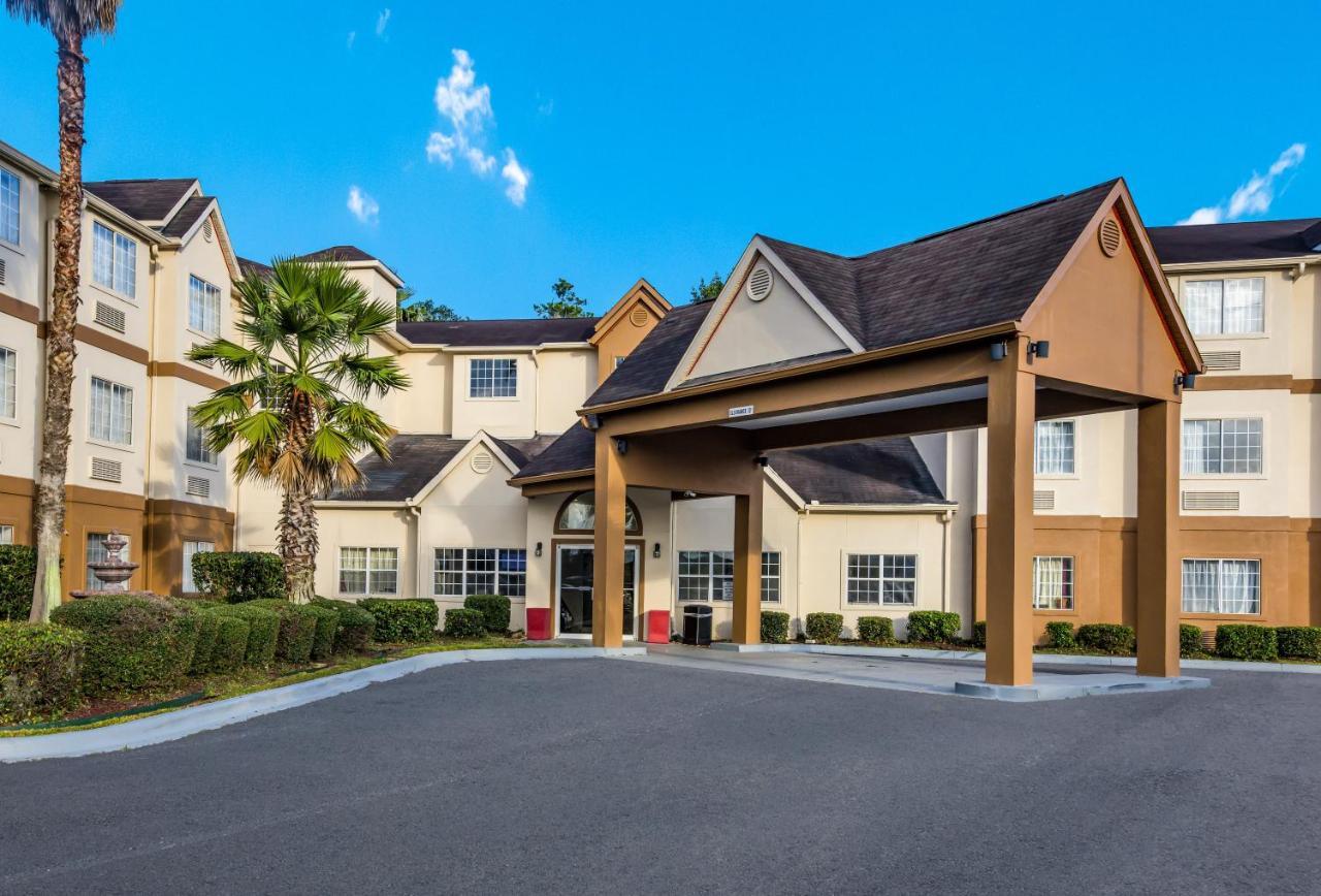 Red Roof Plus+ & - I-95 Hotel Savannah