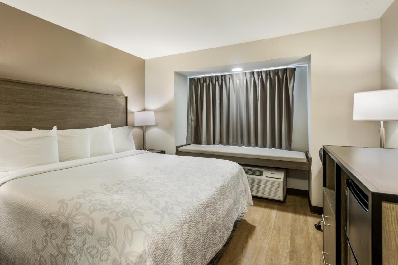 Red Roof Plus+ & - I-95 Hotel 3*
