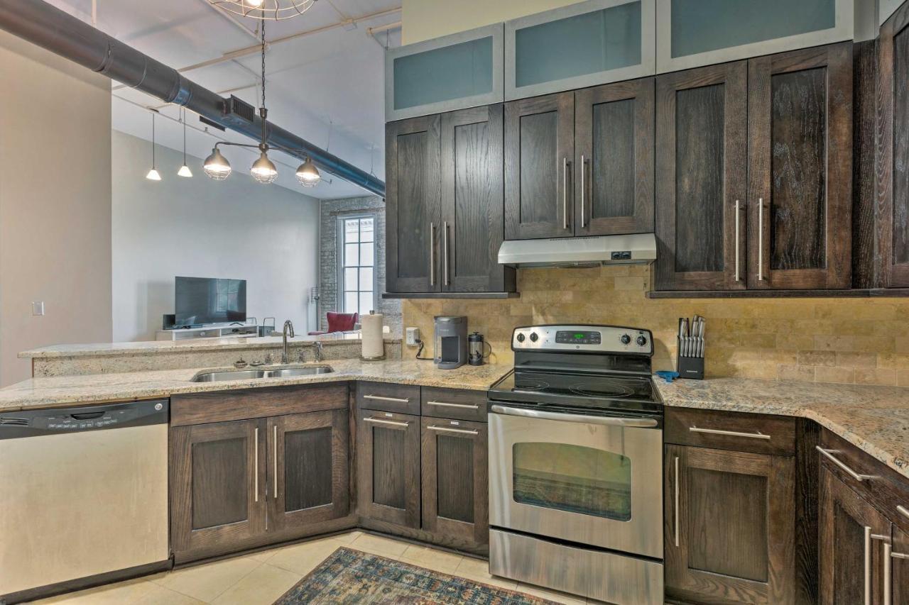 Bright Loft In Historic District!