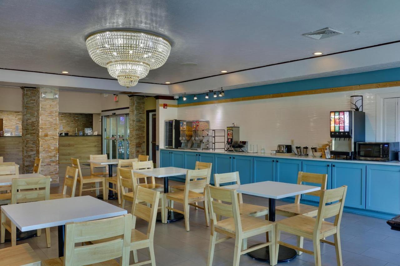 Hotel Country & By Radisson, Gateway, Ga Savannah