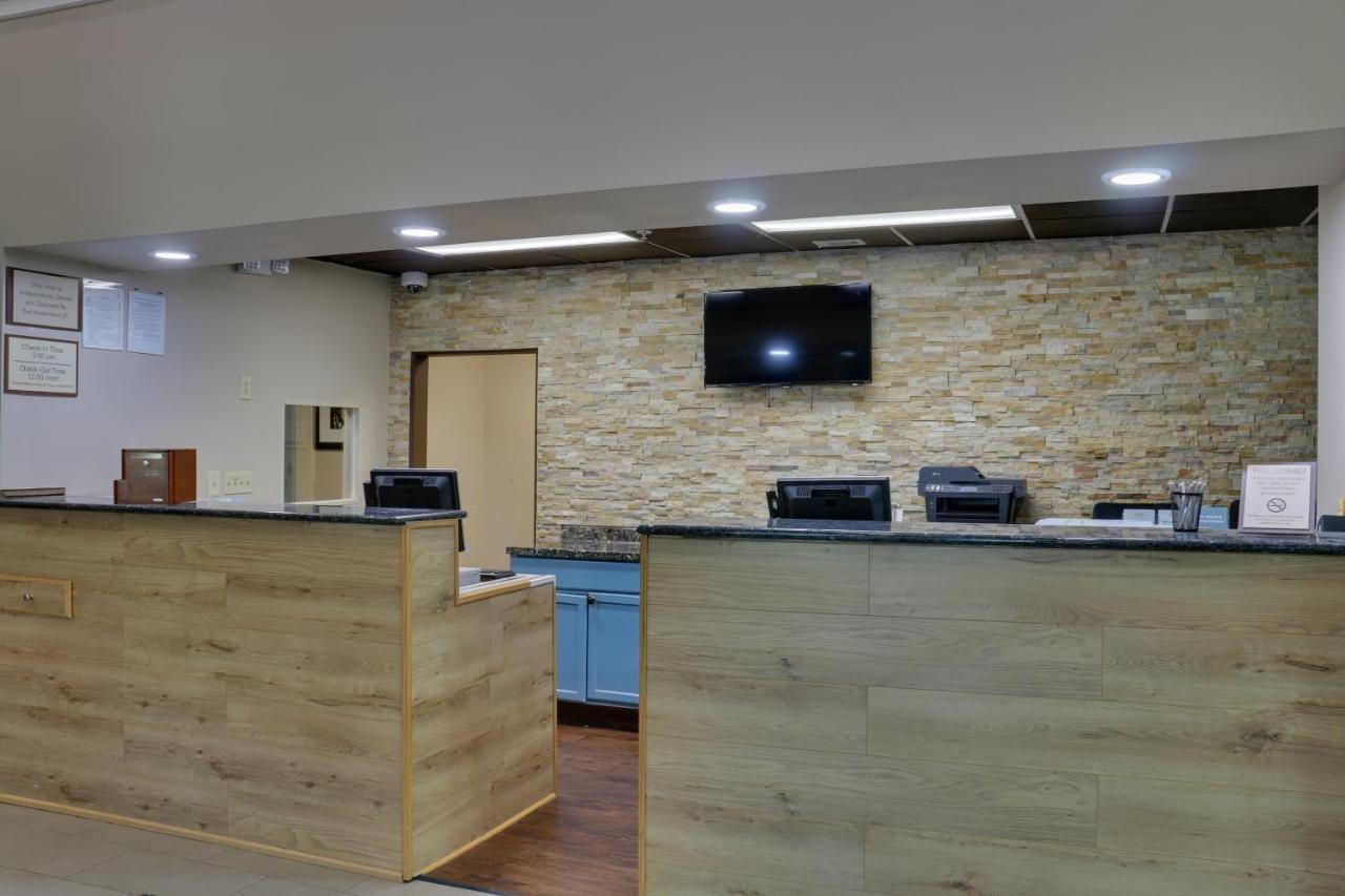 Hotel Country & By Radisson, Gateway, Ga Savannah