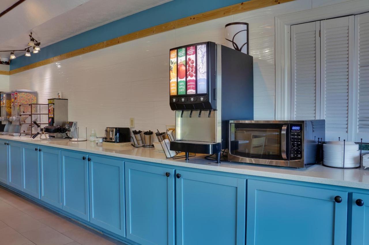 Hotel Country & By Radisson, Gateway, Ga 3*