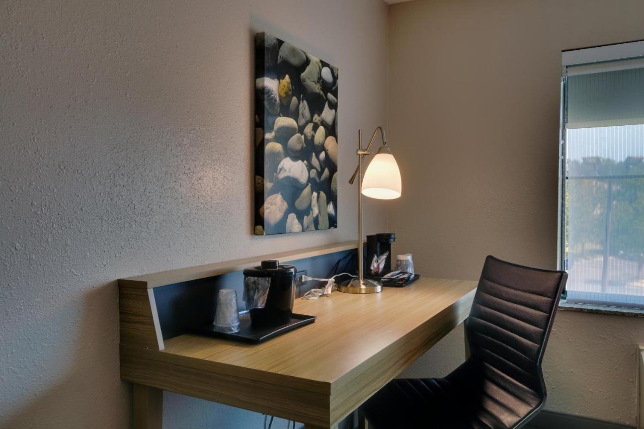 Country & By Radisson, Gateway, Ga