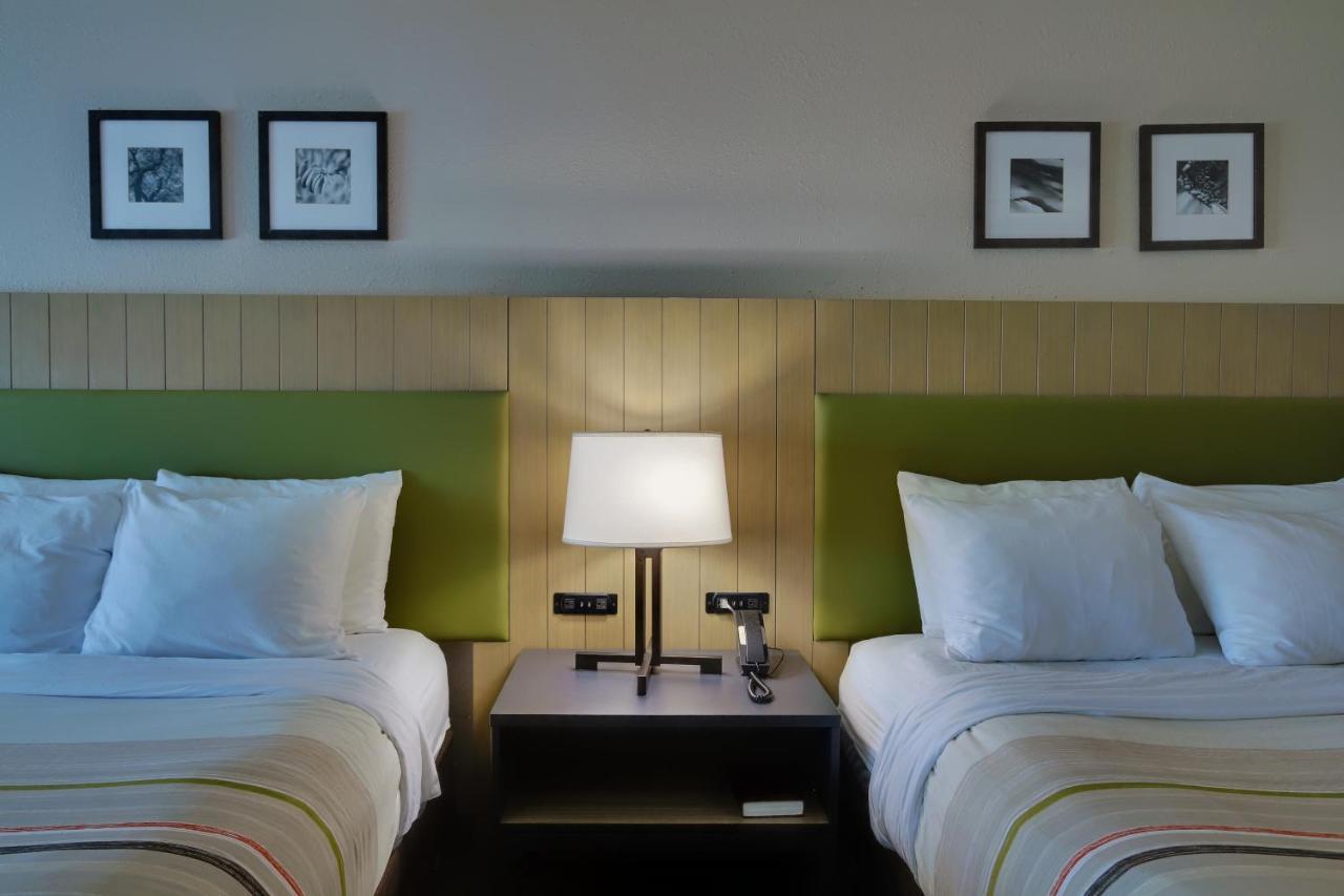 Country & By Radisson, Gateway, Ga
