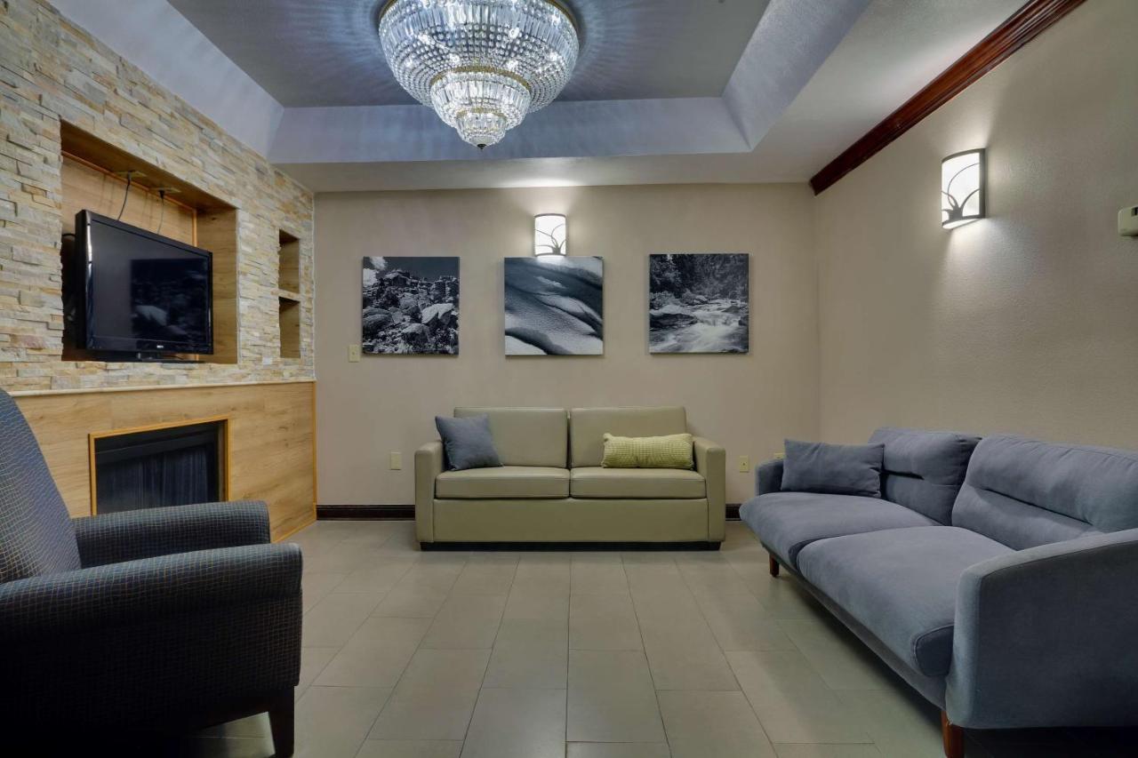 Country & By Radisson, Gateway, Ga Savannah