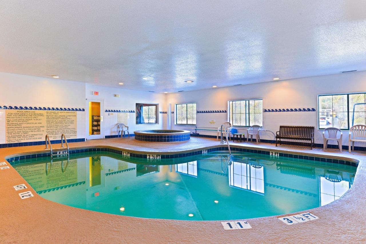 Country & By Radisson, Gateway, Ga Savannah