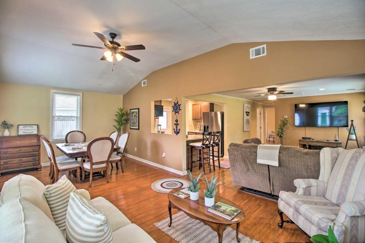 Updated Hideaway With Luxury Backyard! Holiday home *