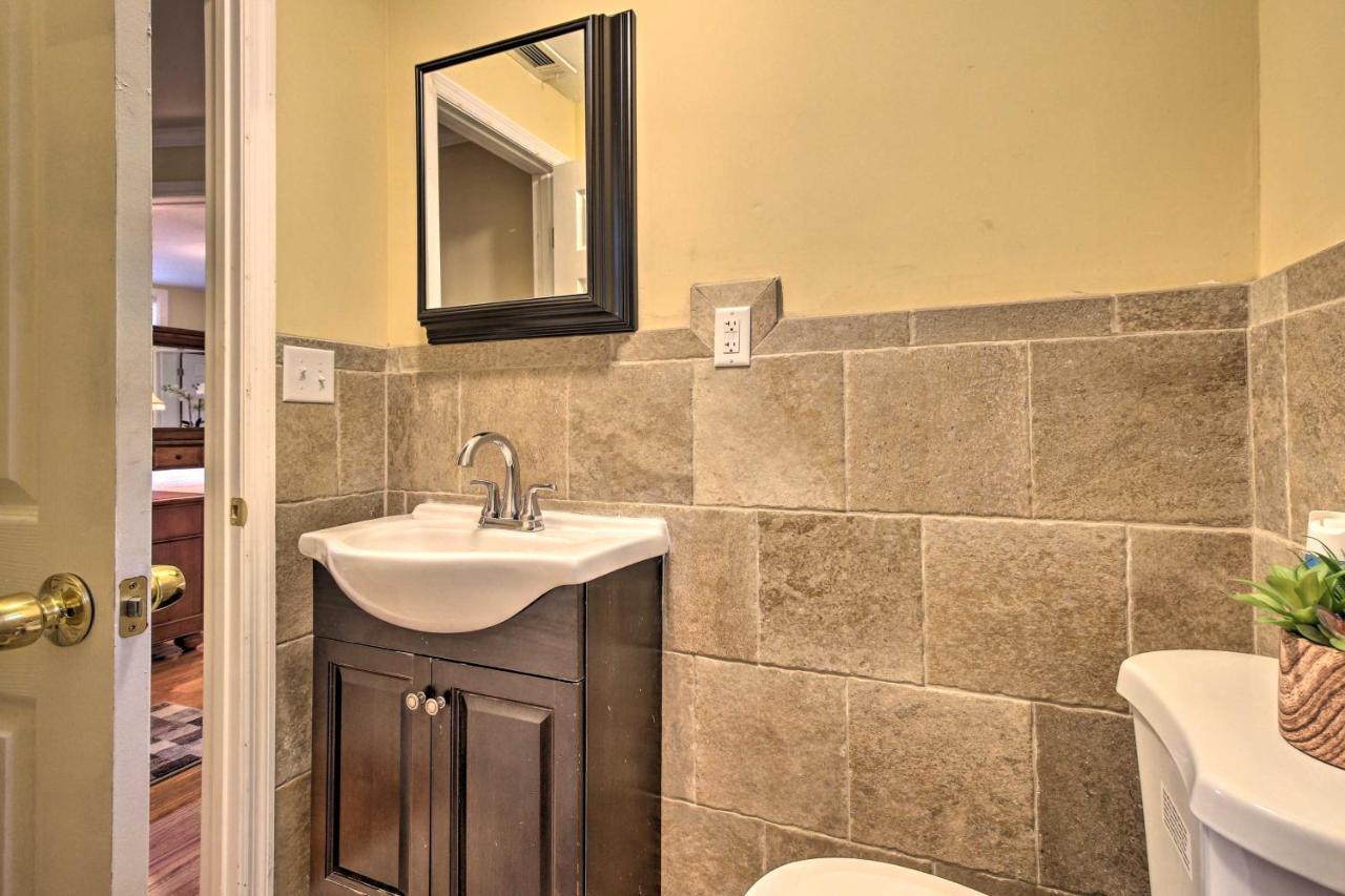 Updated Hideaway With Luxury Backyard! Holiday home *