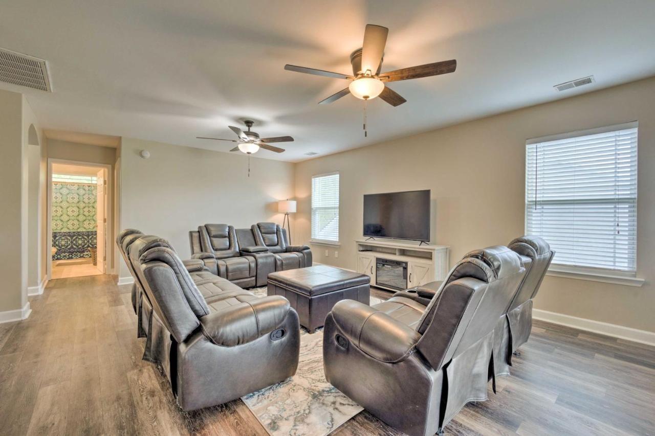 Holiday home Spacious Pooler With Family-friendly Perks *