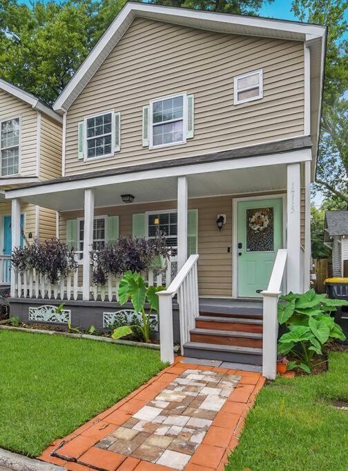 Holiday home New Cheerful Renovated - 5 Min To Downtown! *