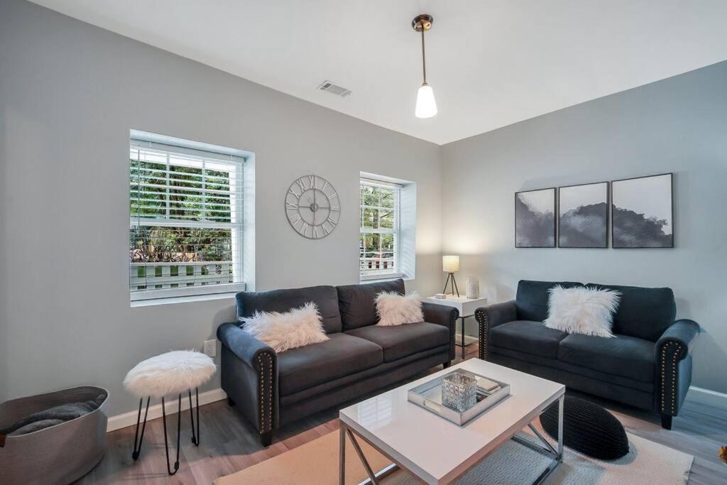 New Cheerful Renovated - 5 Min To Downtown! *