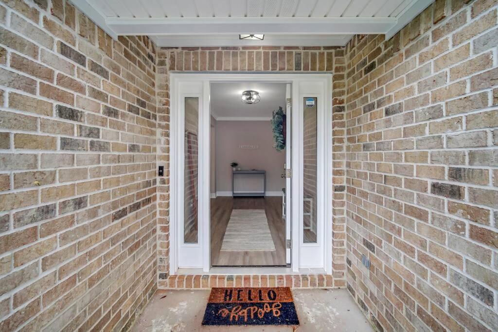 Beautiful New Construction Only 4 Min To Downtown! Holiday home Savannah