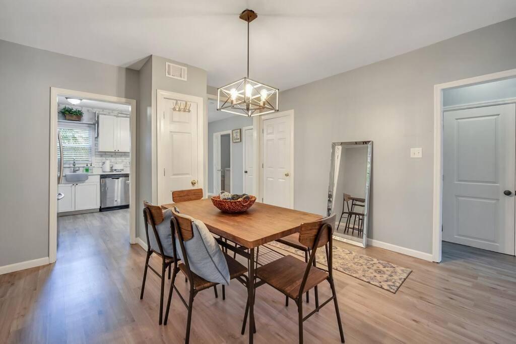 Holiday home New Cheerful Renovated - 5 Min To Downtown!