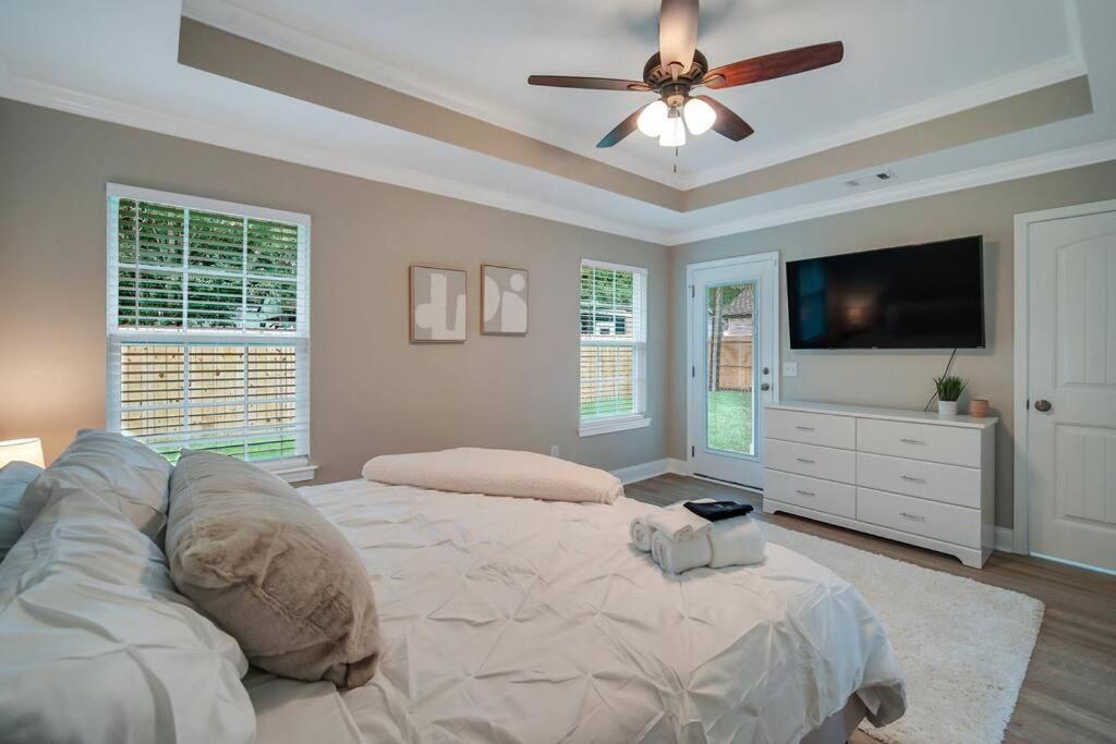 Beautiful New Construction Only 4 Min To Downtown! Savannah