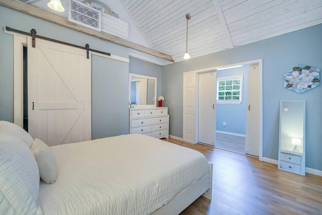 New Cheerful Renovated - 5 Min To Downtown! *