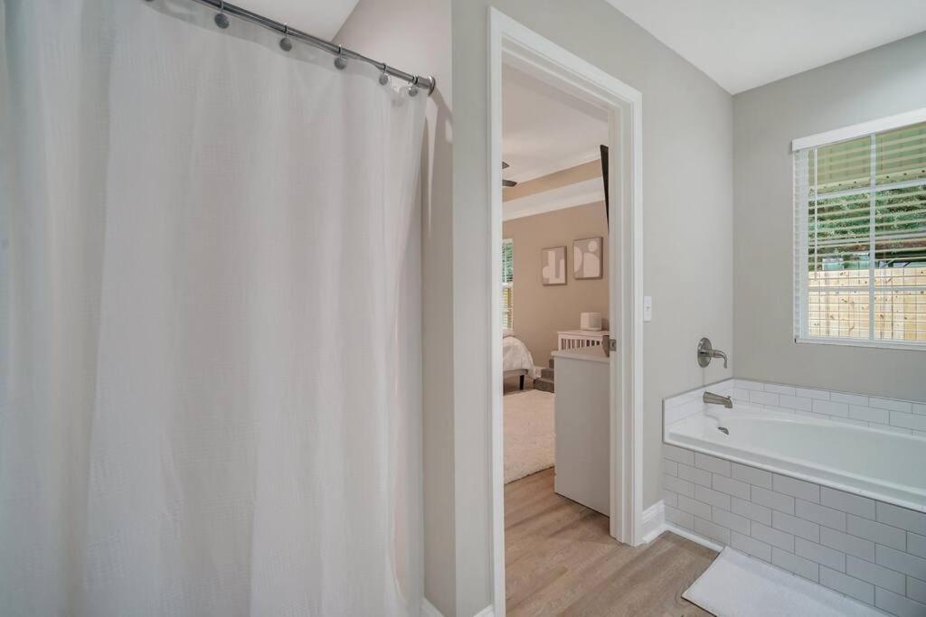 Holiday home Beautiful New Construction Only 4 Min To Downtown! *