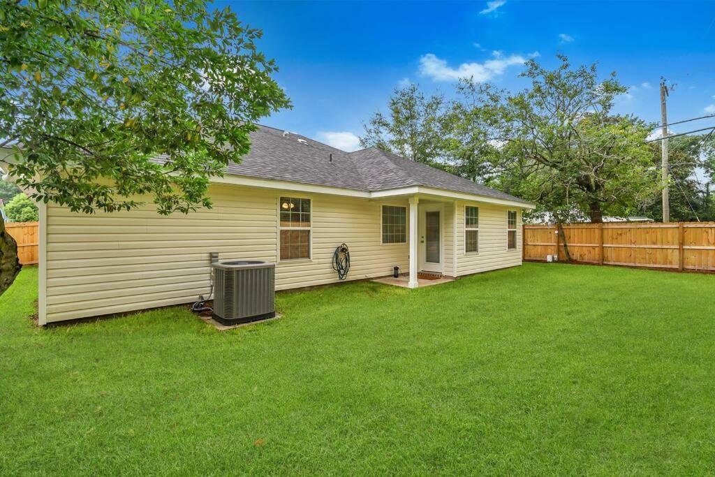 Beautiful New Construction Only 4 Min To Downtown!