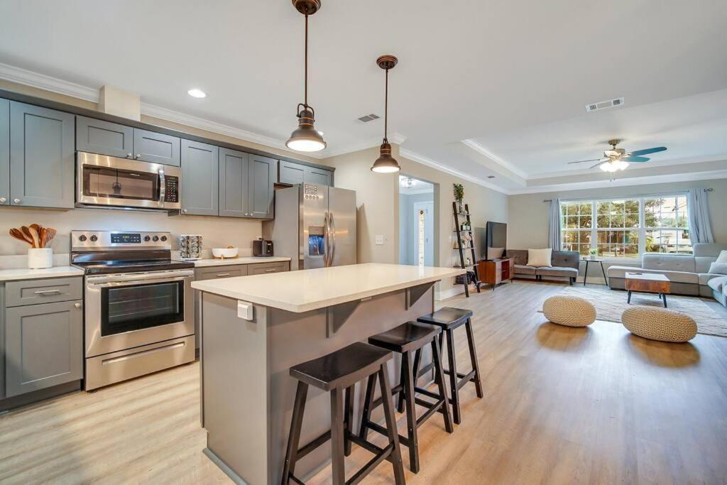 Beautiful New Construction Only 4 Min To Downtown! * Savannah